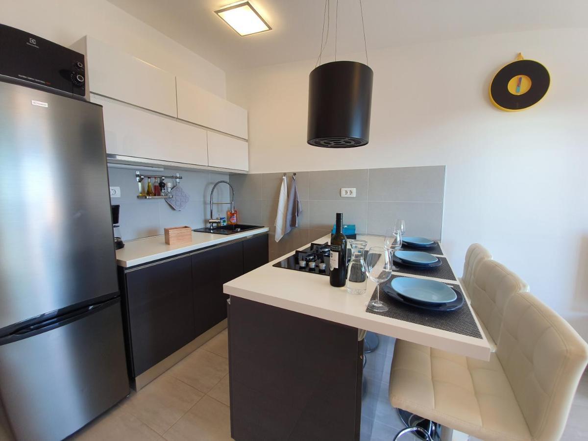 Comfortable Family Apt Iris 20M From Beach In Мандре Екстер'єр фото