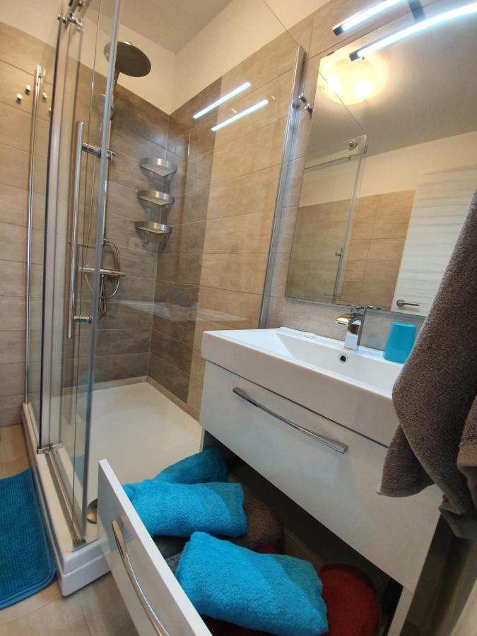 Comfortable Family Apt Iris 20M From Beach In Мандре Екстер'єр фото